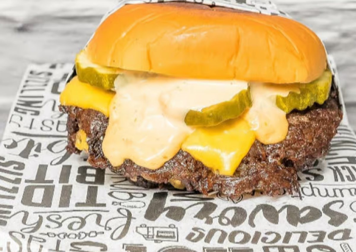 Island Wingz smash burger